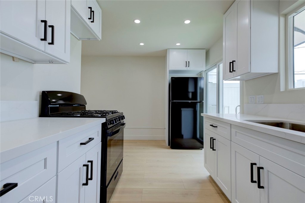 9917 Marcus Avenue, Unit 9917 Tujunga, CA 91042 - Photo 15 of 32 a kitchen with a refrigerator and a stove