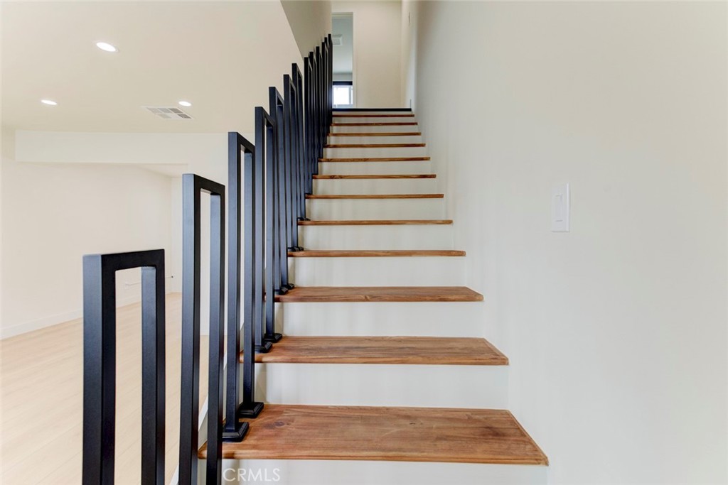 9917 Marcus Avenue, Unit 9917 Tujunga, CA 91042 - Photo 20 of 32 a view of entryway