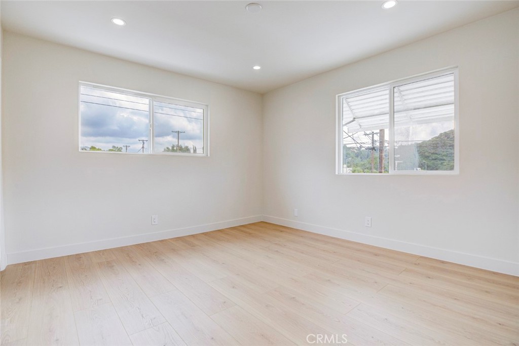9917 Marcus Avenue, Unit 9917 Tujunga, CA 91042 - Photo 28 of 32 an empty room with windows