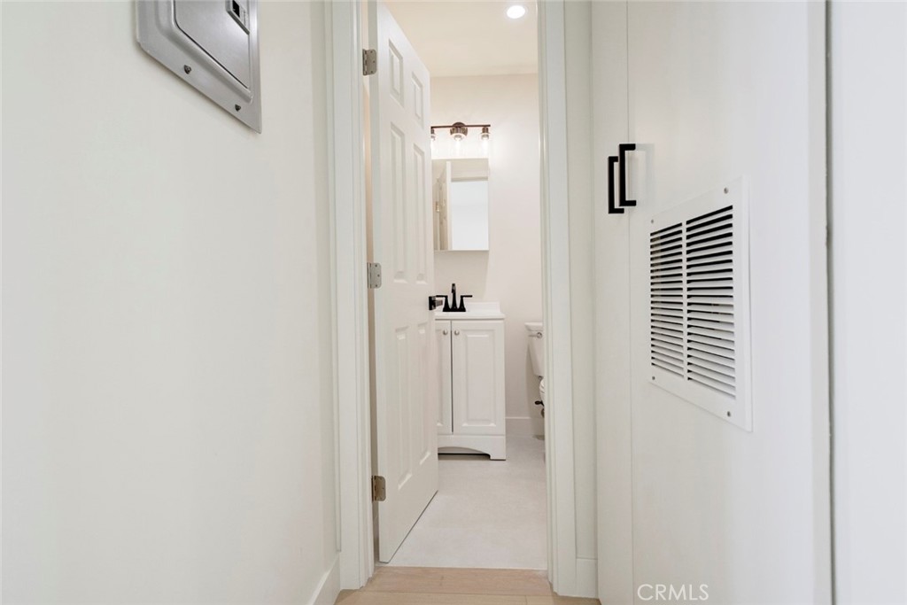 9917 Marcus Avenue, Unit 9917 Tujunga, CA 91042 - Photo 10 of 32