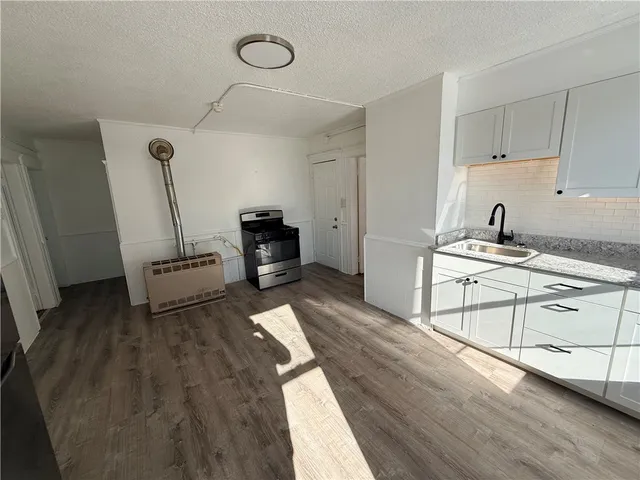 $1,800 | 251 Transit Street, Unit 2R, Woonsocket, RI 02895