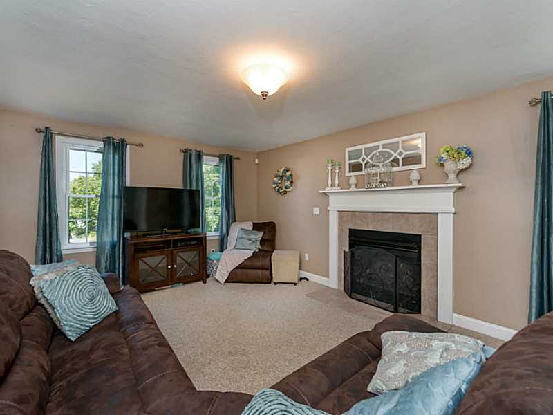 400 Congress Street Woonsocket, RI 02895 - Photo 10 of 24 Living Room.