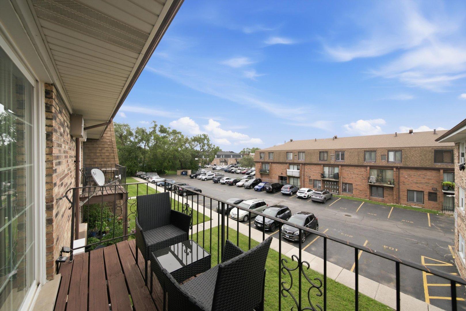 9817 Nottingham Avenue, Unit 304 Chicago Ridge, IL 60415 - Photo 3 of 14 Gallery Image 3