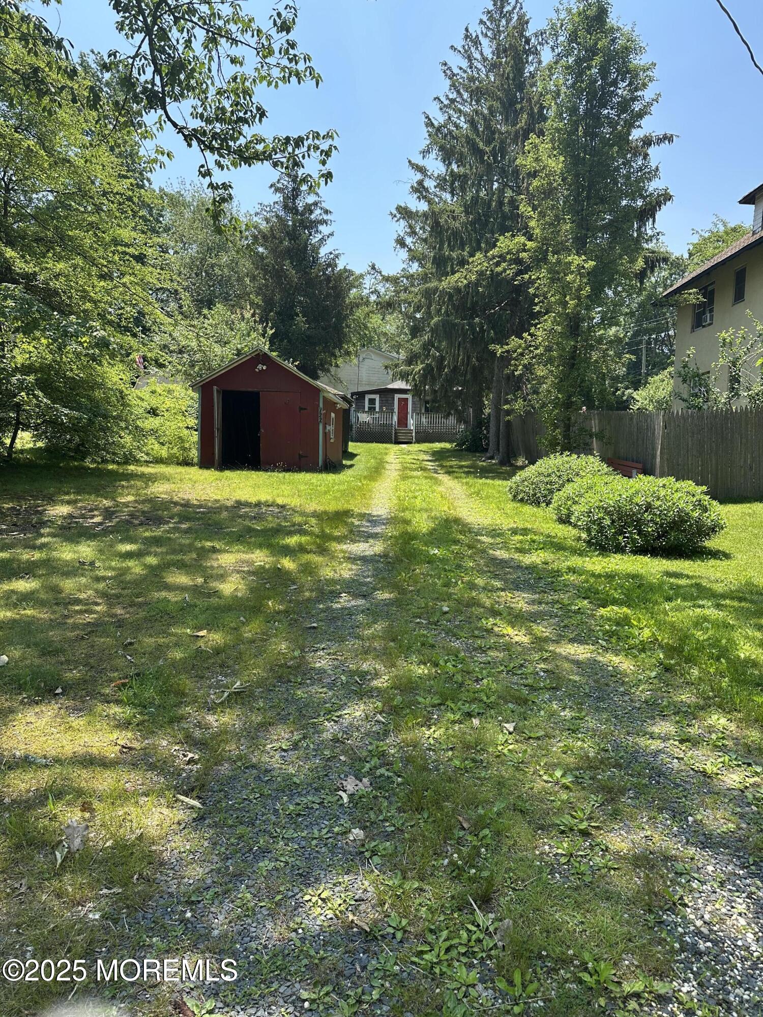 122 Hamilton Avenue Leonardo, NJ 07737 - Photo 6 of 16 a view of a backyard with plants and large trees