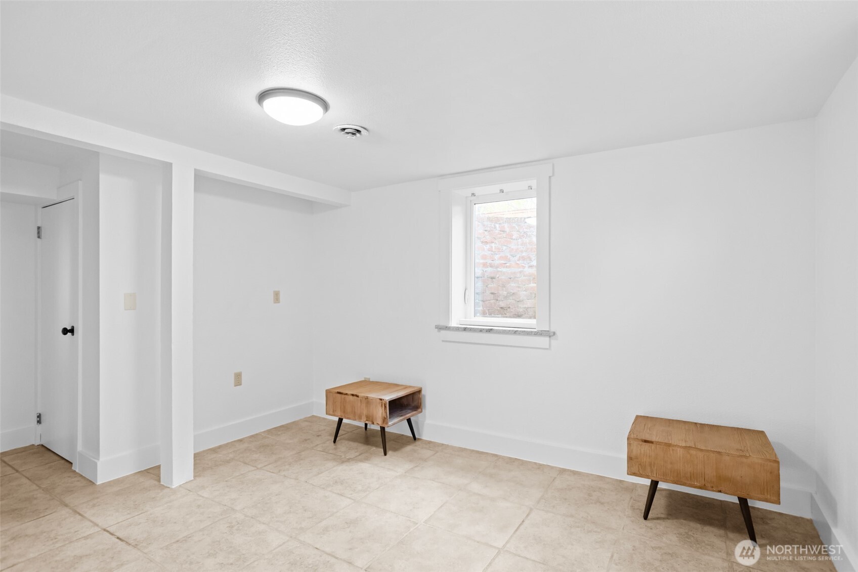8 Newell Street Walla Walla, WA 99362 - Photo 14 of 22 a living room with furniture and a window
