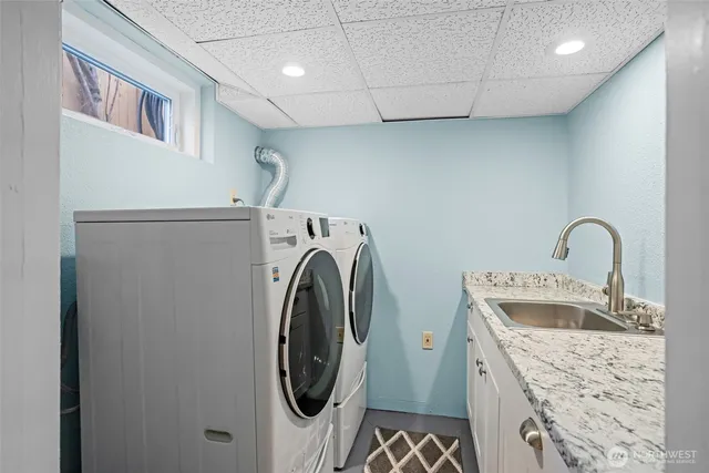 a view of a yard with a tree