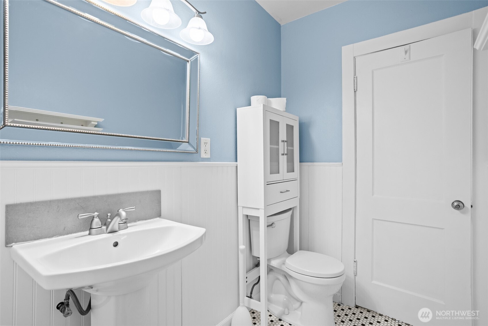 8 Newell Street Walla Walla, WA 99362 - Photo 9 of 22 a bathroom with a sink toilet and a mirror