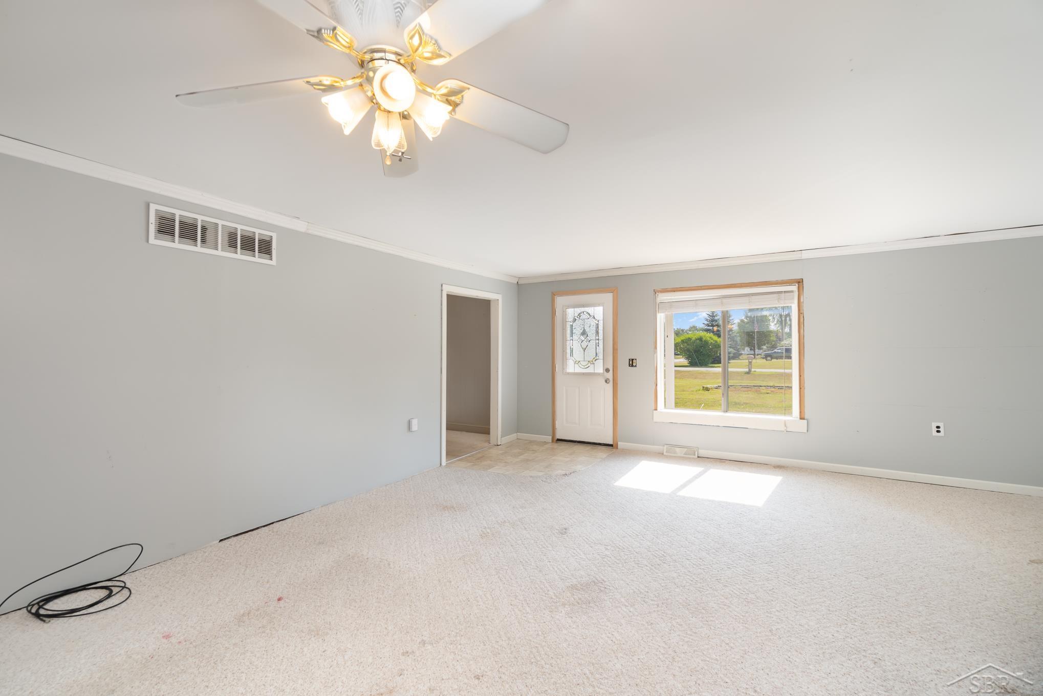 820 Swanson Road Saginaw, MI 48609 - Photo 4 of 22 50113137-3.JPG