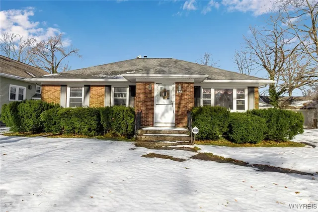 $269,900 | 82 Zimmerman Boulevard, Tonawanda, NY 14223