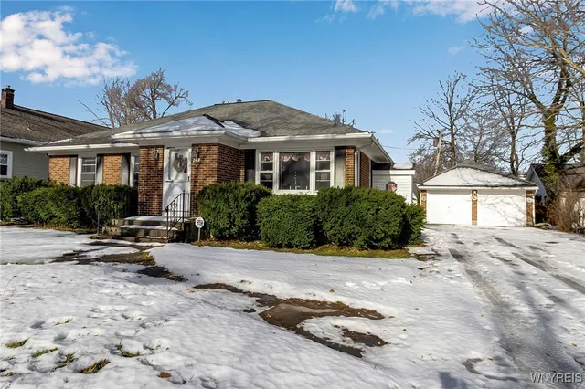 $269,900 | 82 Zimmerman Boulevard, Tonawanda, NY 14223