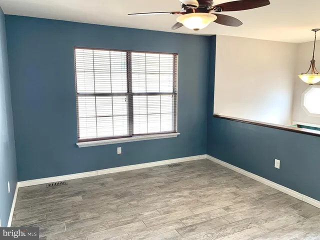 a view of empty room with window
