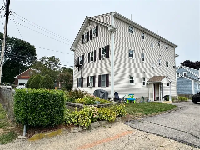 $2,350 | 156 Barrows Street, Unit 4, Norton, MA 02766
