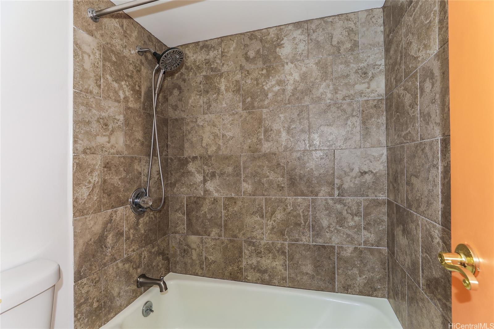 225 Queen Street, Unit 20D Honolulu, HI 96813 - Photo 15 of 25 Shower & Tub