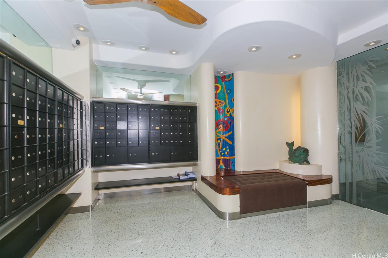 225 Queen Street, Unit 20D Honolulu, HI 96813 - Photo 19 of 25 Lobby seats for guests
