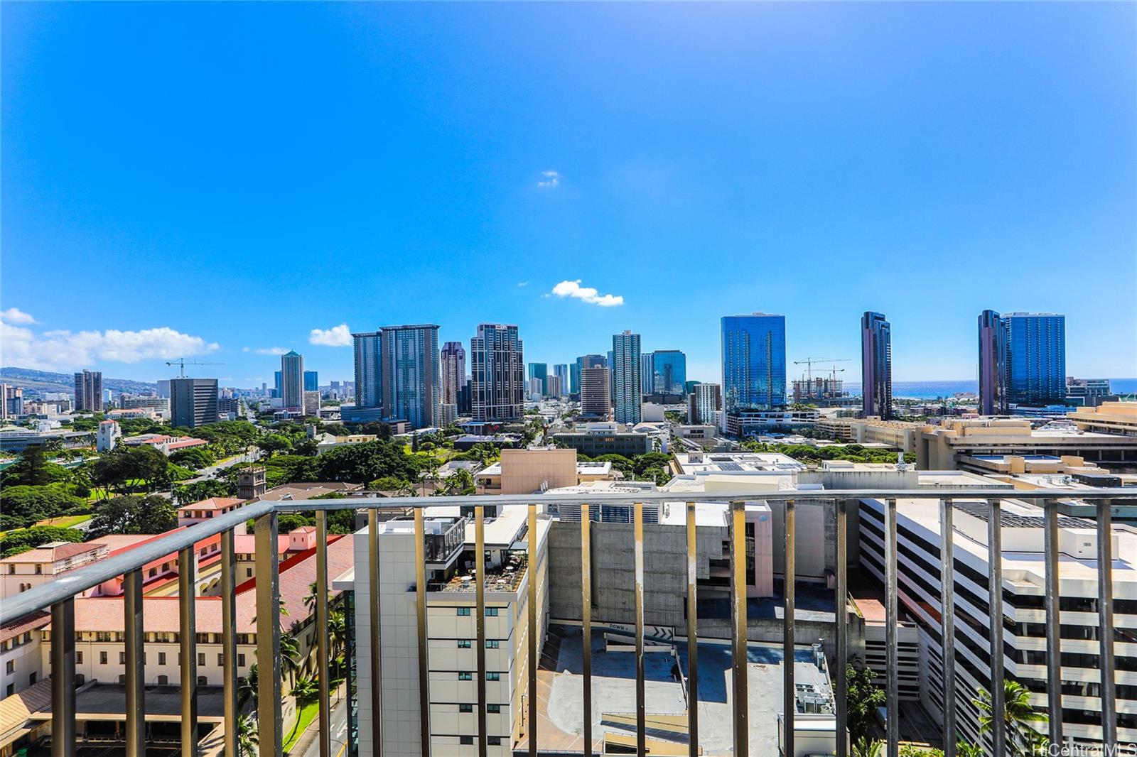225 Queen Street, Unit 20D Honolulu, HI 96813 - Photo 3 of 25 Large lanai for table & chairs