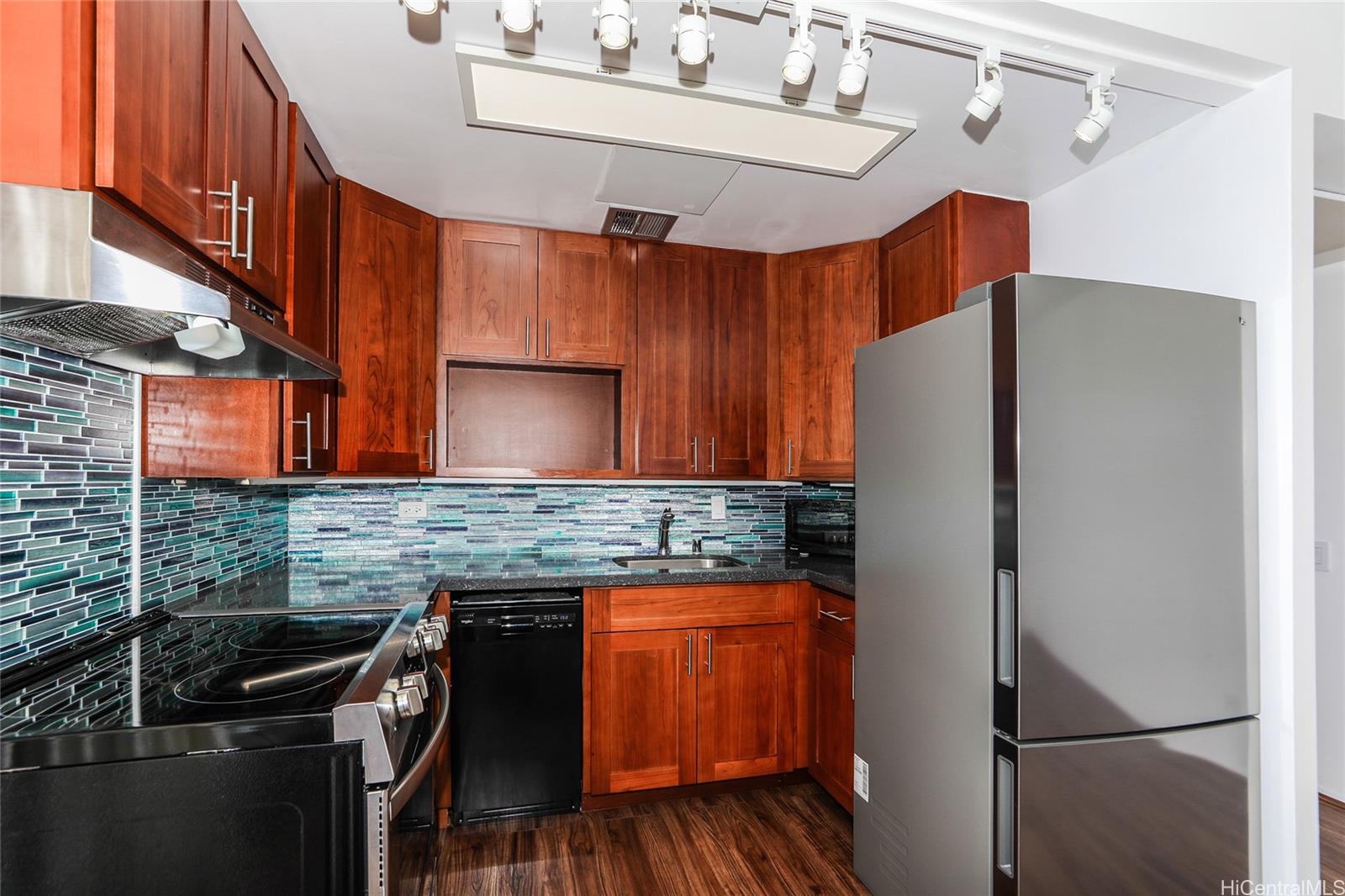 225 Queen Street, Unit 20D Honolulu, HI 96813 - Photo 7 of 25 Enjoy home cooking