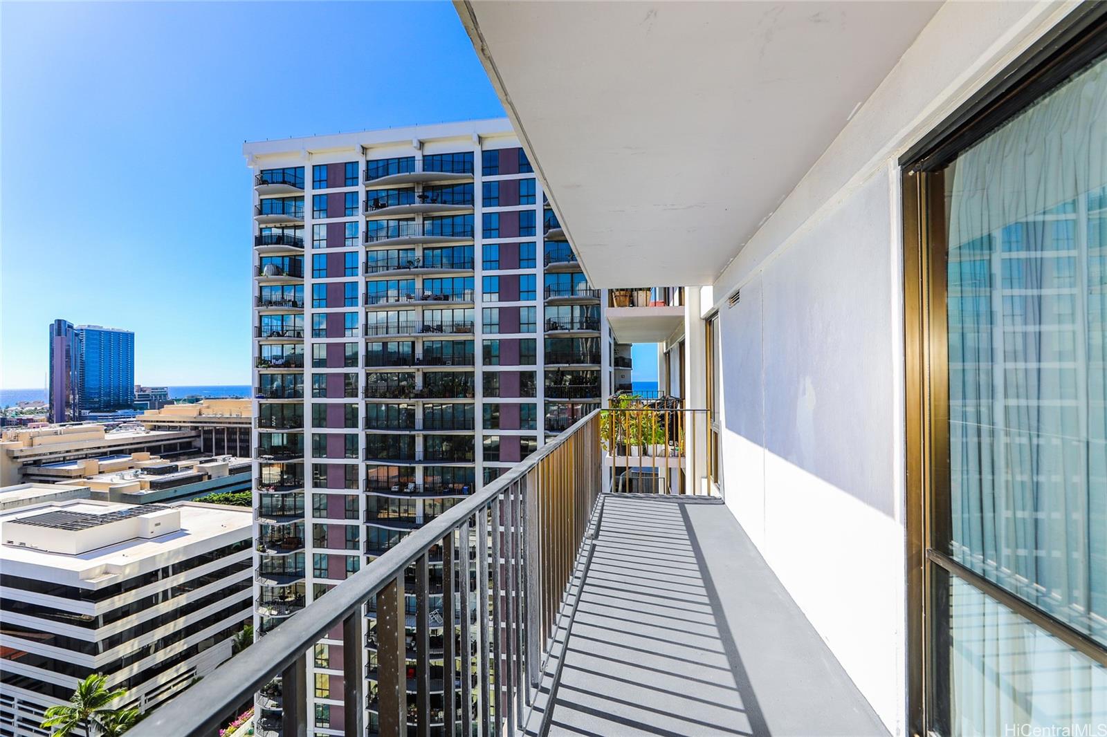 225 Queen Street, Unit 20D Honolulu, HI 96813 - Photo 9 of 25 Spacious Lanai