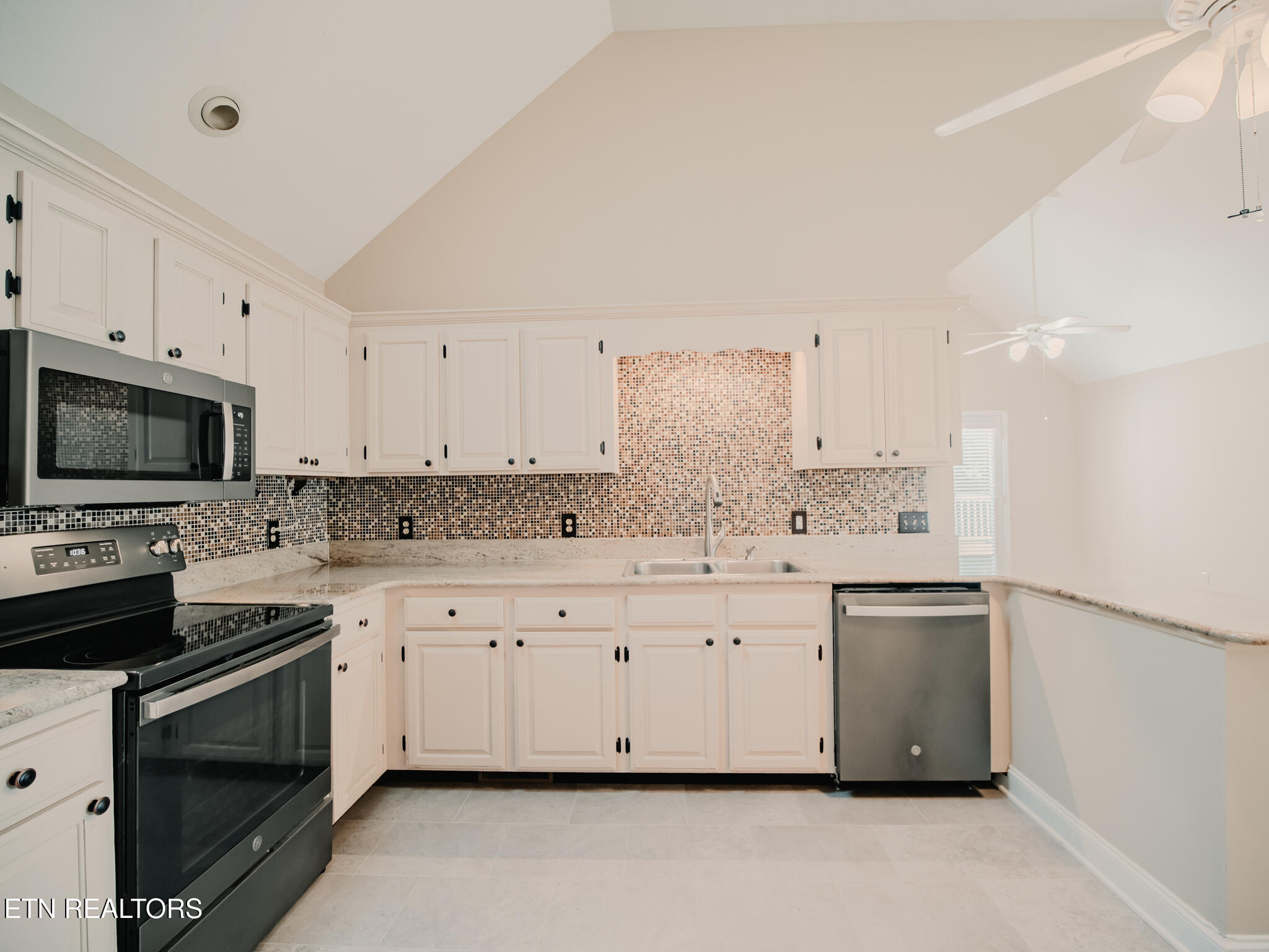 116 Deer Path Trail Vonore, TN 37885 - Photo 11 of 60 Kitchen