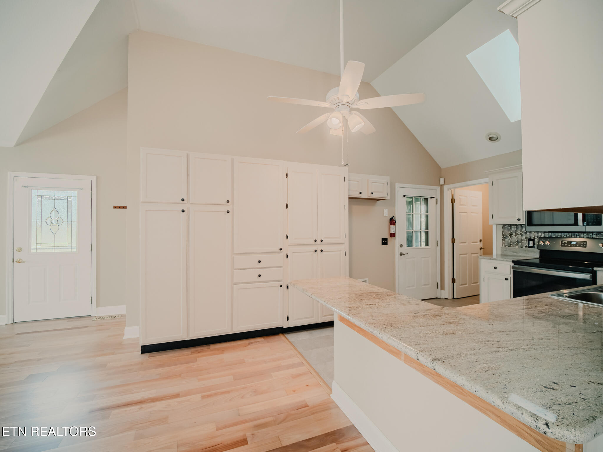 116 Deer Path Trail Vonore, TN 37885 - Photo 13 of 60 Kitchen