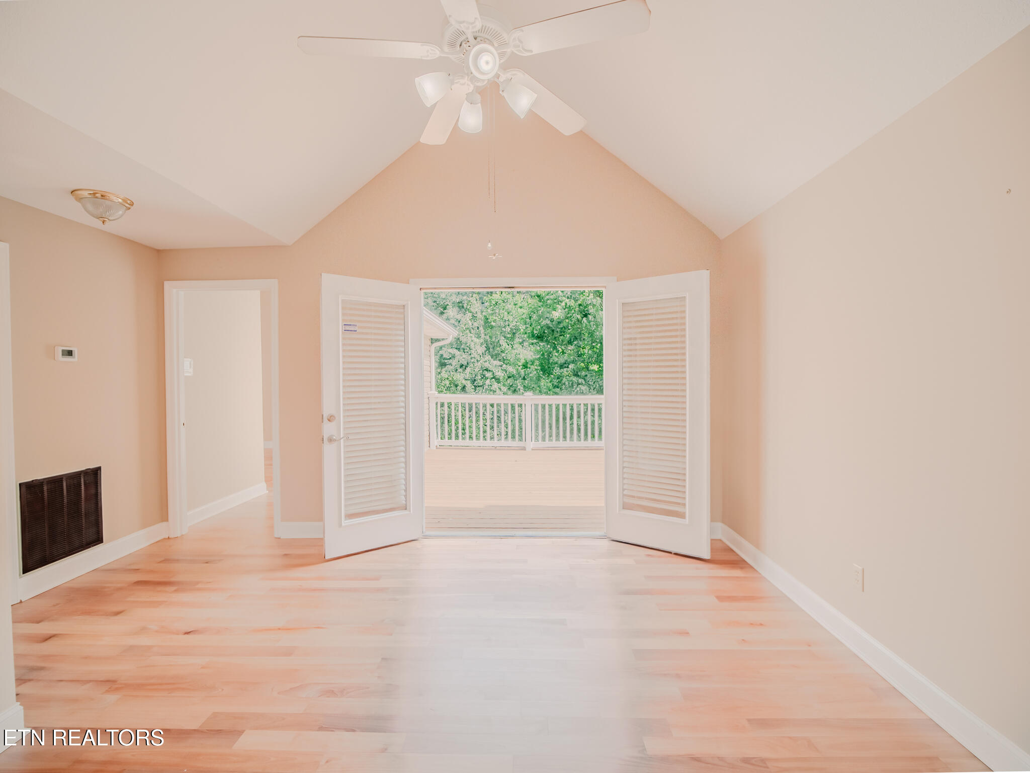 116 Deer Path Trail Vonore, TN 37885 - Photo 16 of 60 Dining Area to Deck