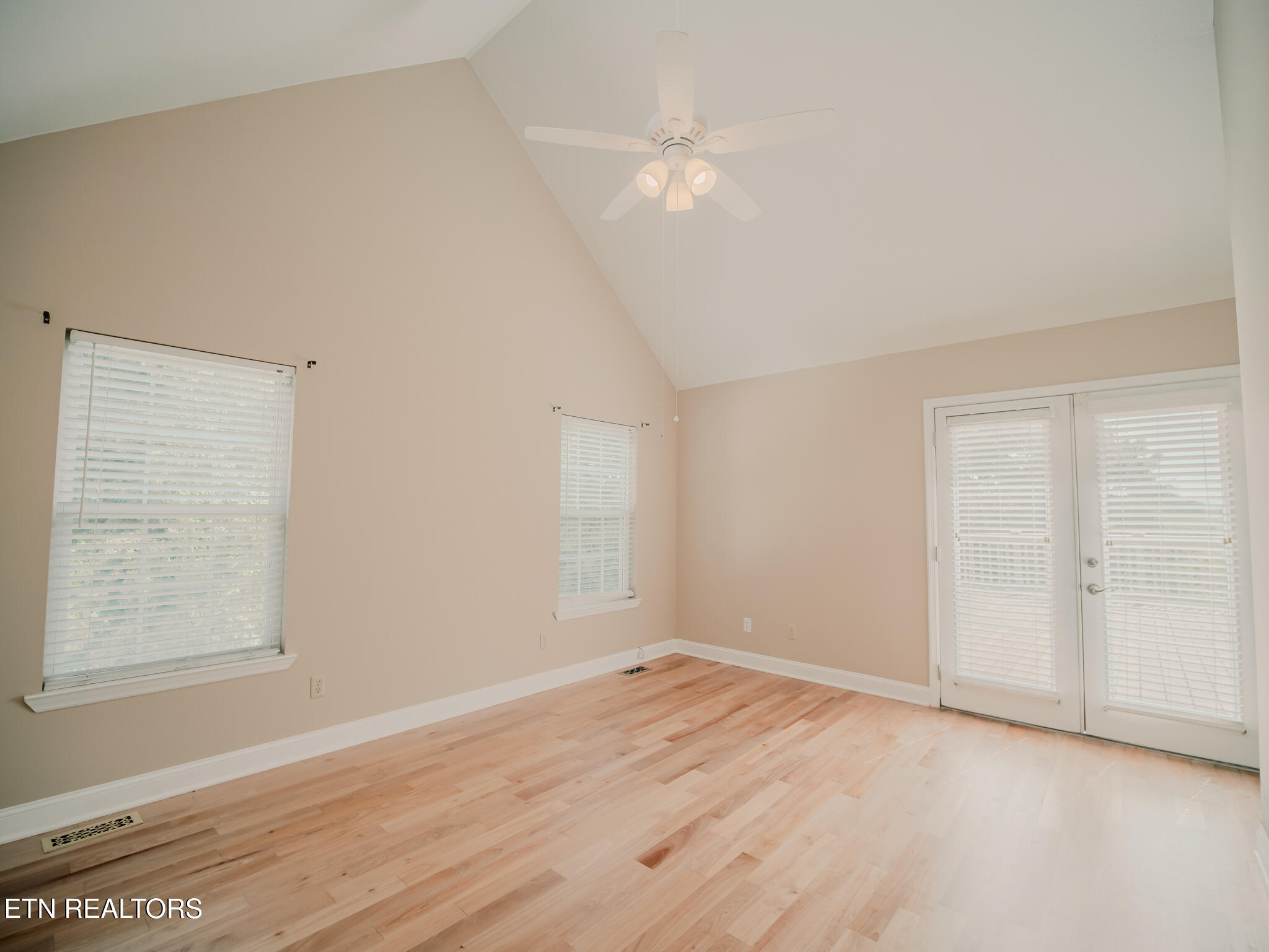 116 Deer Path Trail Vonore, TN 37885 - Photo 21 of 60 Owner's Ensuite