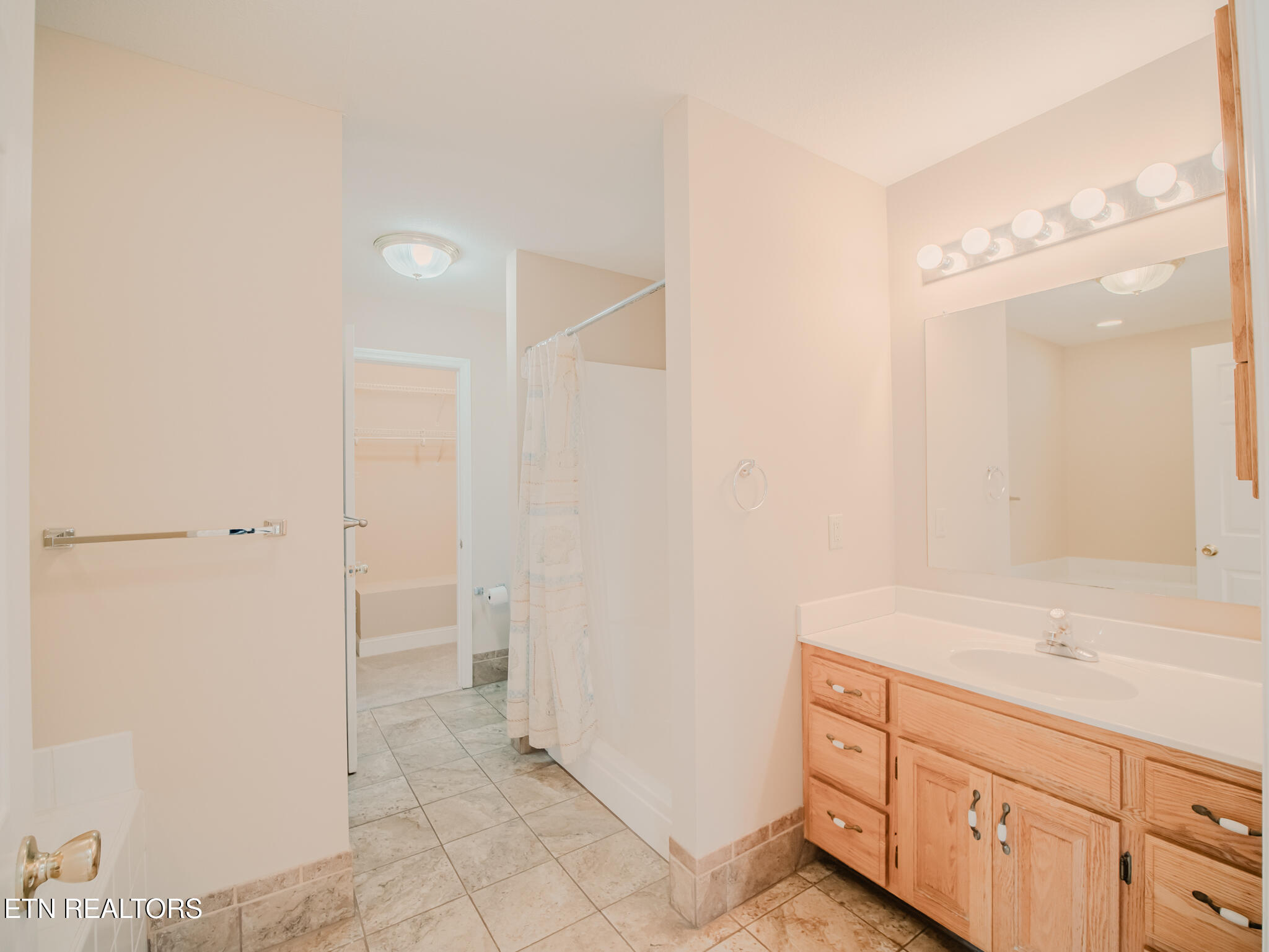 116 Deer Path Trail Vonore, TN 37885 - Photo 23 of 60 Ensuite