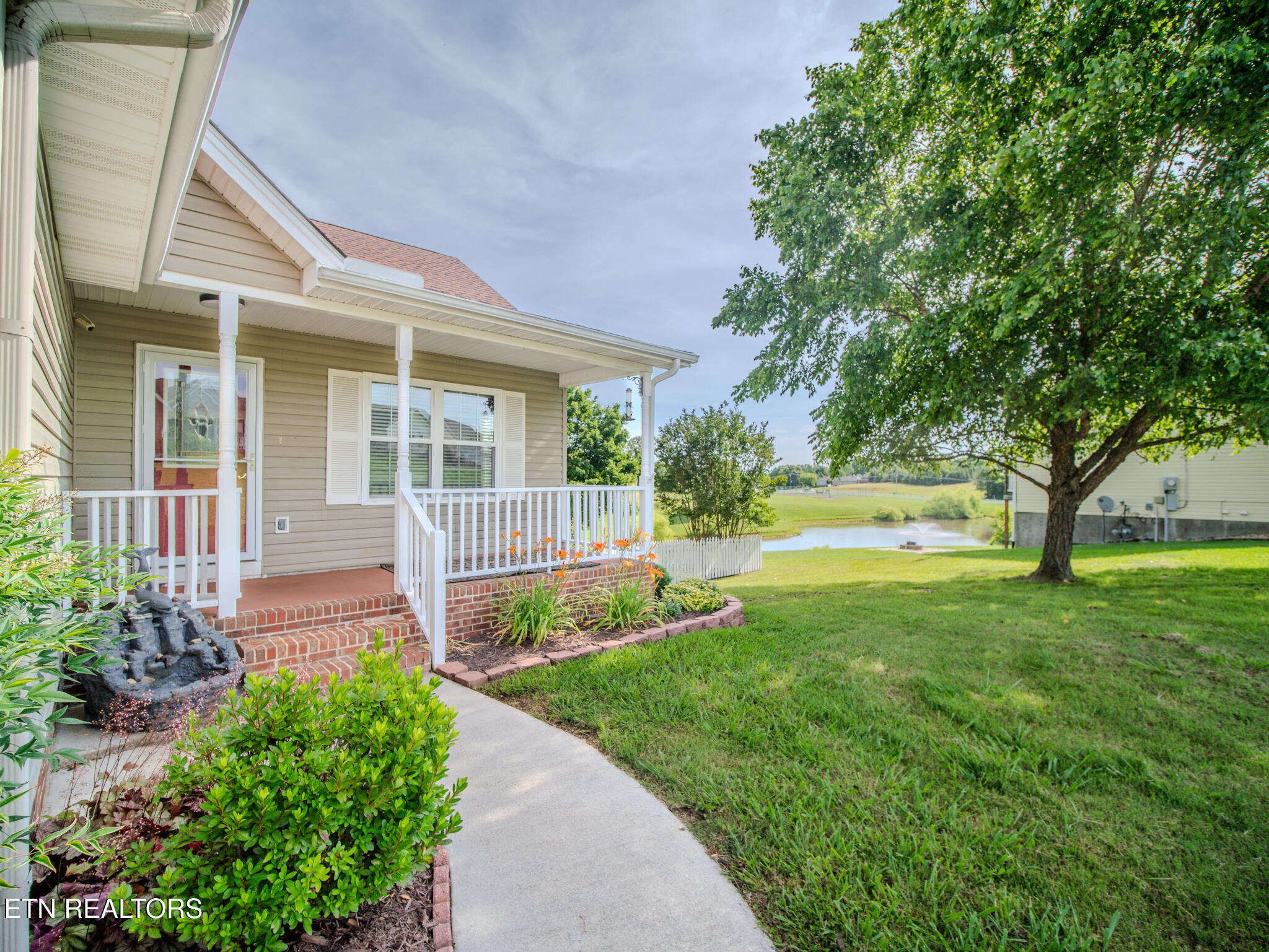 116 Deer Path Trail Vonore, TN 37885 - Photo 3 of 60 Front Porch