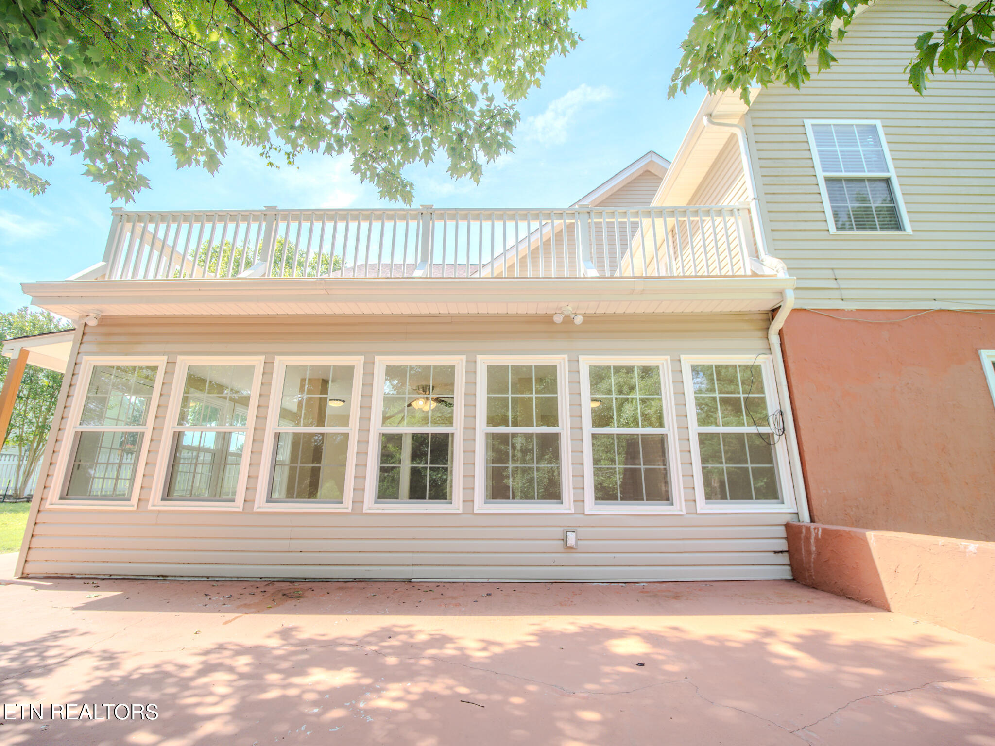 116 Deer Path Trail Vonore, TN 37885 - Photo 48 of 60 Patio with upper Deck
