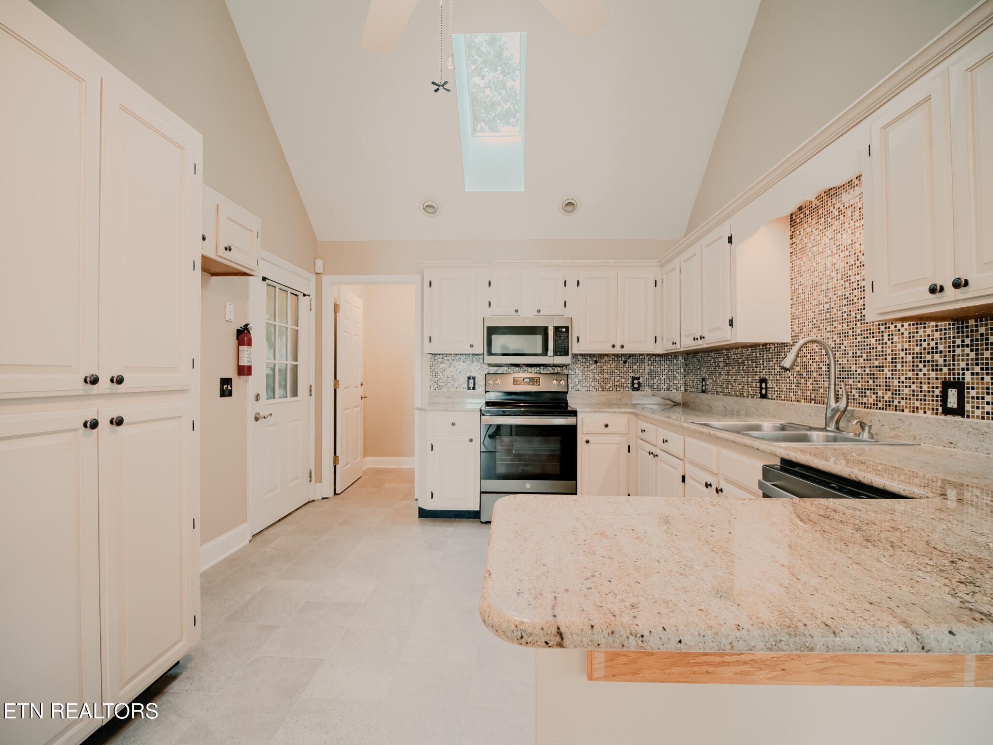 116 Deer Path Trail Vonore, TN 37885 - Photo 8 of 60 Kitchen