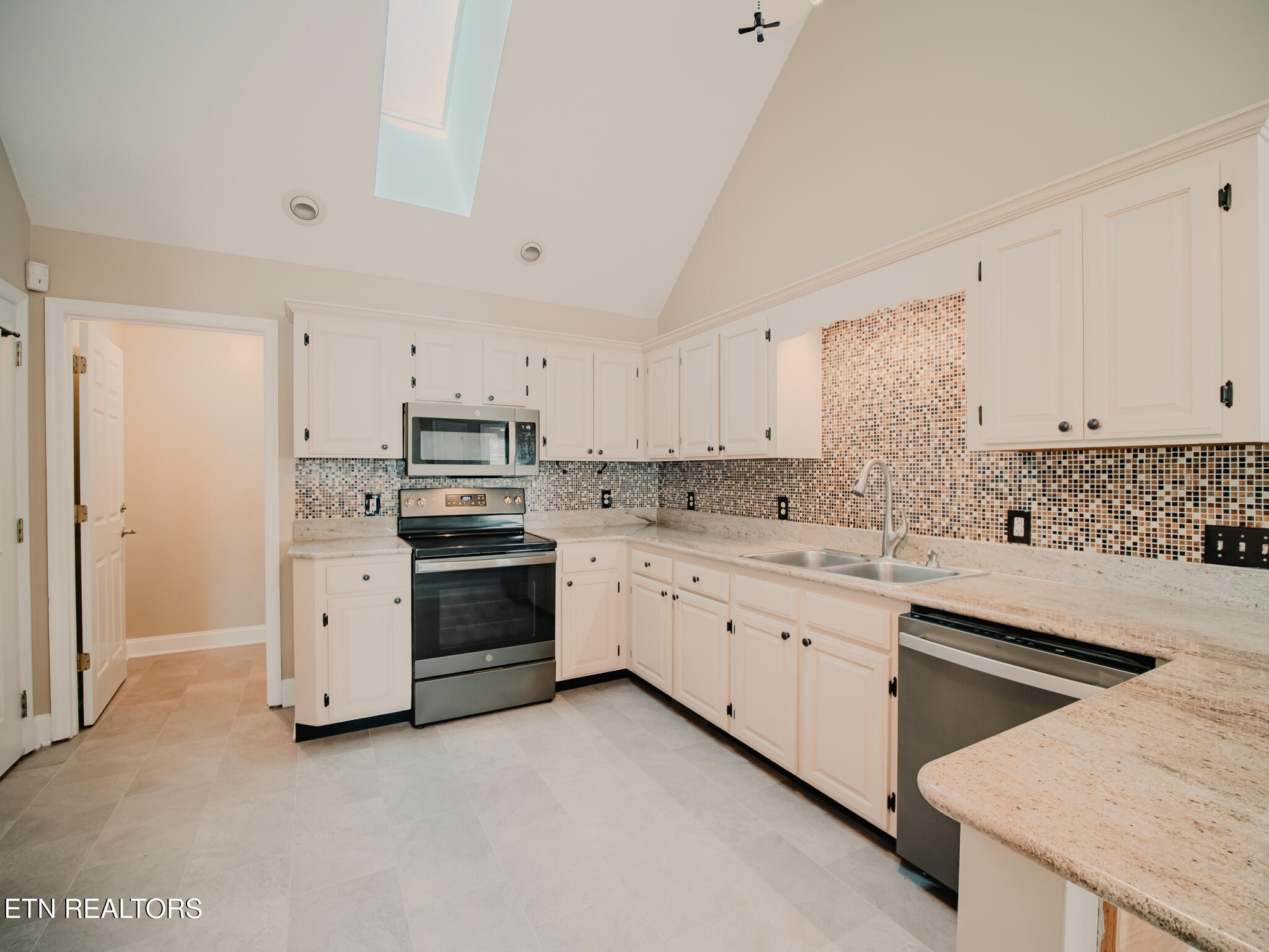 116 Deer Path Trail Vonore, TN 37885 - Photo 9 of 60 Kitchen