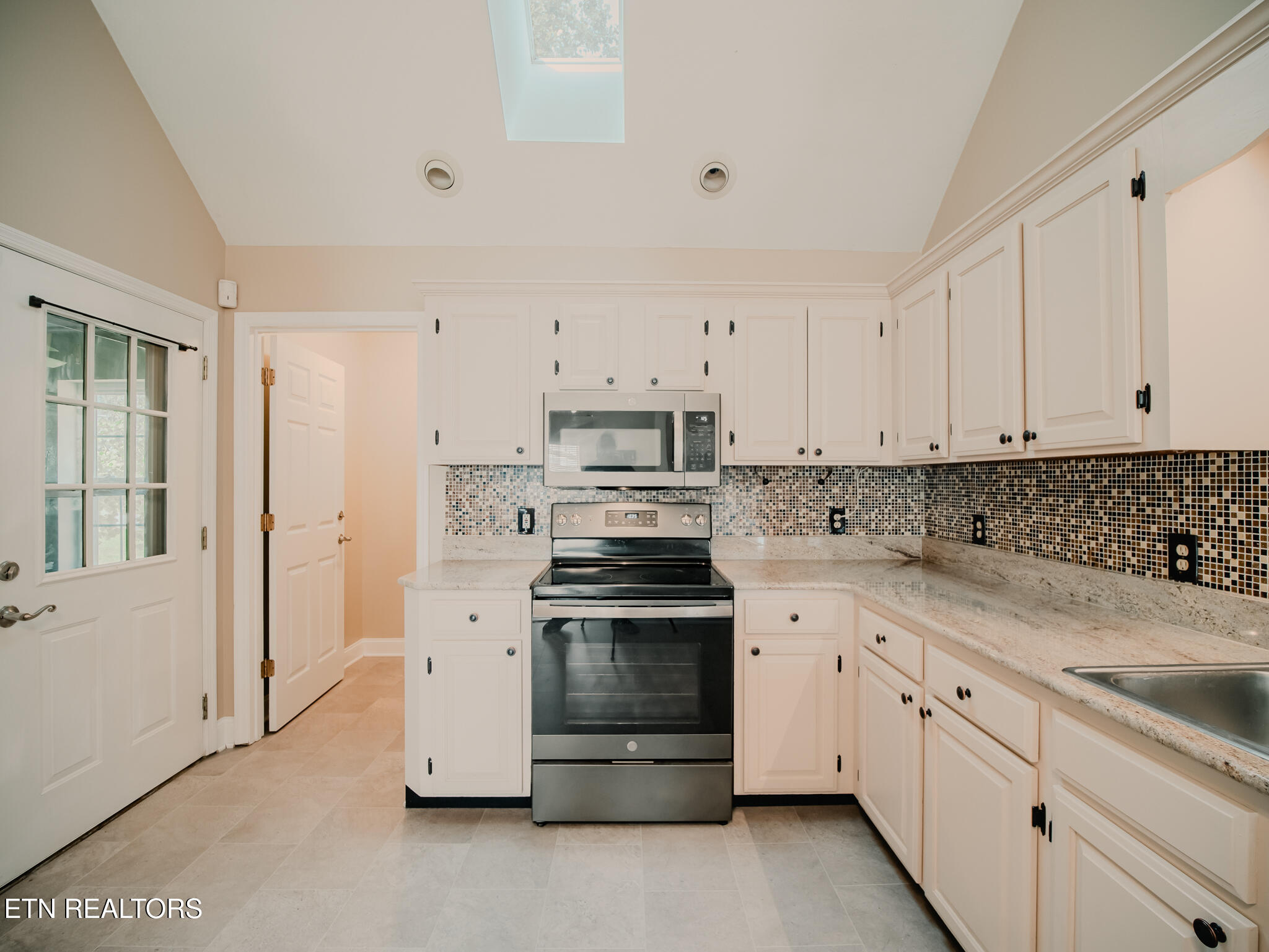 116 Deer Path Trail Vonore, TN 37885 - Photo 10 of 60 Kitchen