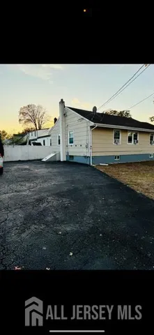 $3,100 | 154 East 12th Street, Linden, NJ 07036