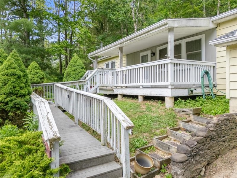 476 Echo Road Vestal, NY 13850 - Photo 2 of 19