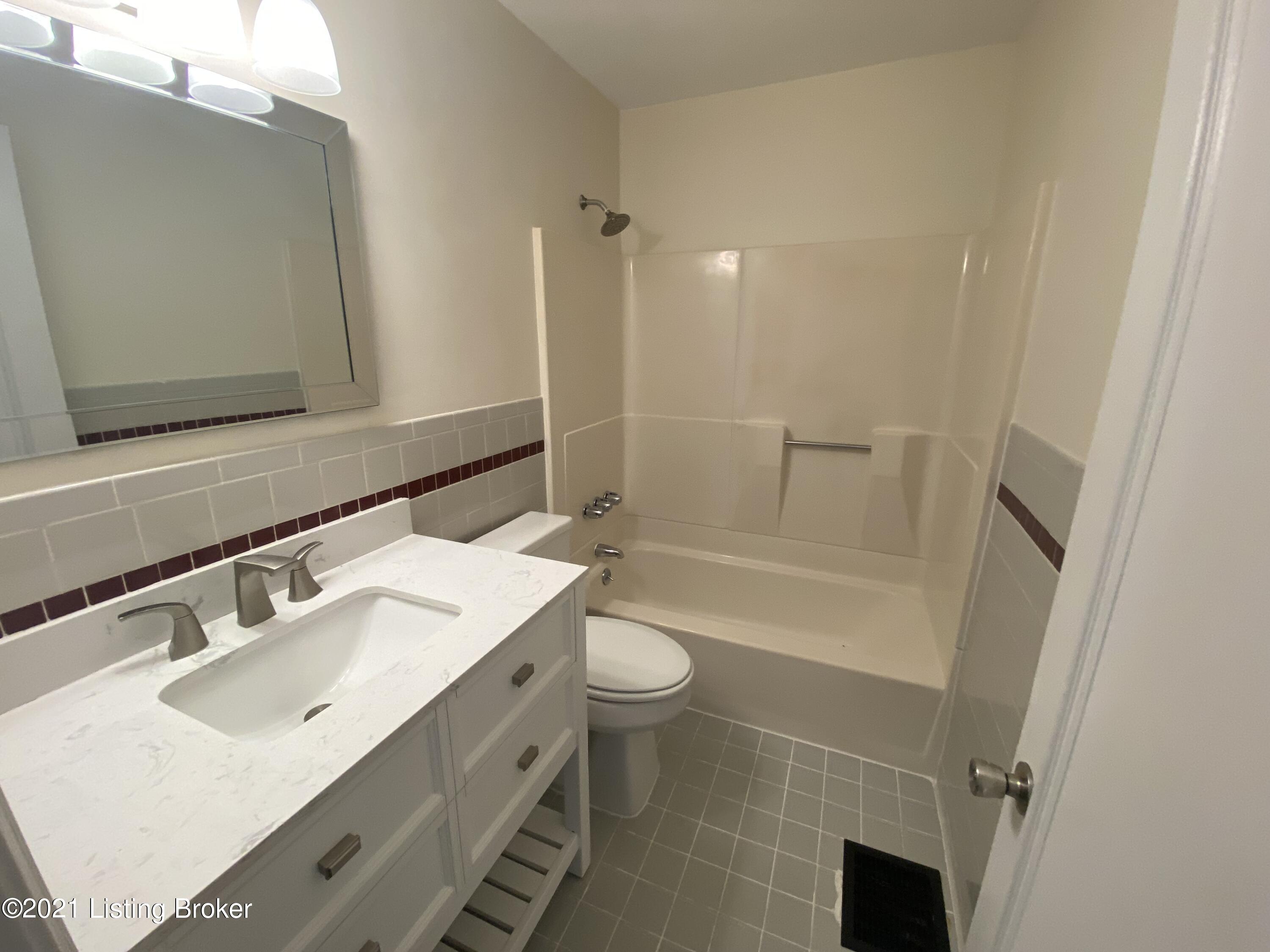 2220 Peaslee Road Louisville, KY 40216 - Photo 24 of 32 IMG-2290