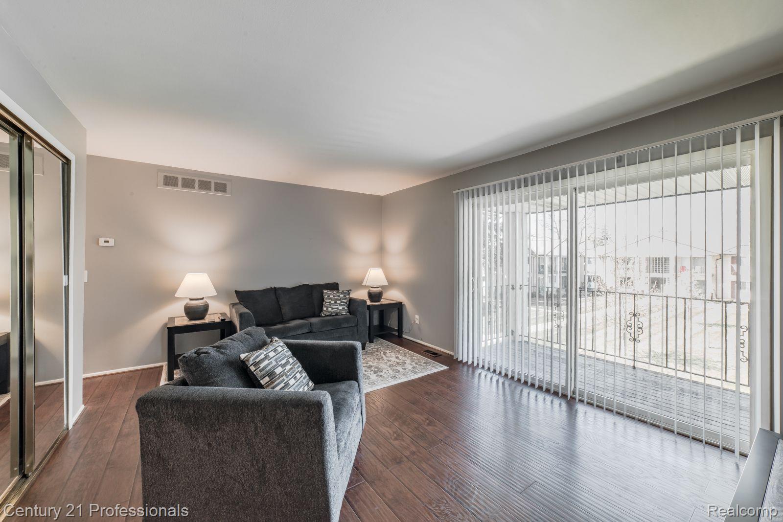 29201 Hayes Road, Unit 7 Warren, MI 48088 - Photo 6 of 26 Lots of natural light