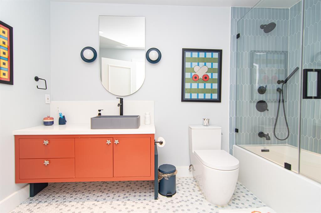 8208 Twin Lake Drive Boca Raton, FL 33496 - Photo 24 of 53 a bathroom with a toilet a sink and a bathtub