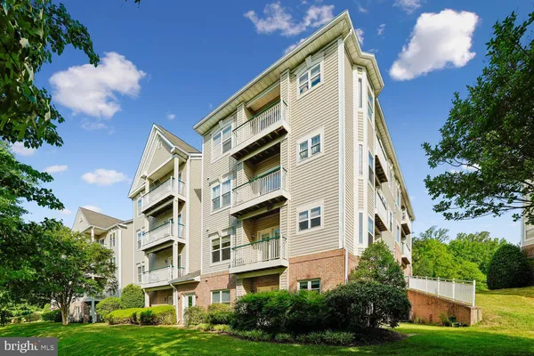 $2,900 | 6579 Grange Lane, Unit 204, Alexandria, VA 22315