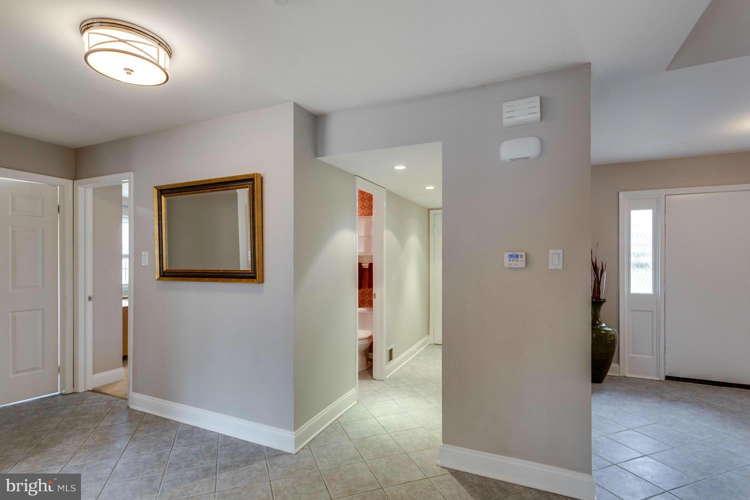 730 Ridge Drive McLean, VA 22101 - Photo 12 of 29 Hallway