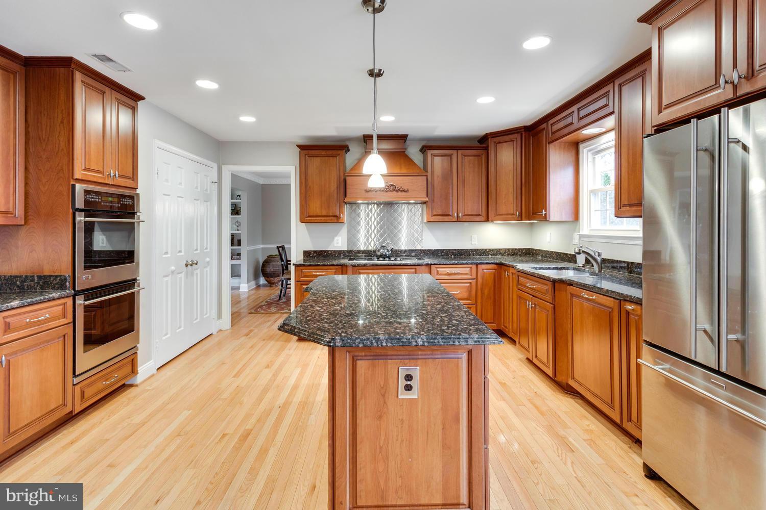 730 Ridge Drive McLean, VA 22101 - Photo 8 of 29 Kitchen