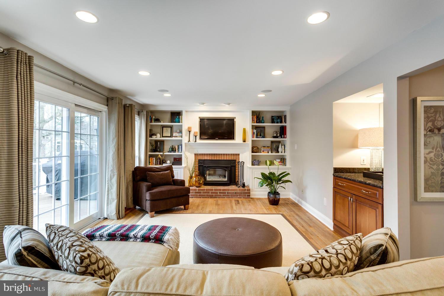 730 Ridge Drive McLean, VA 22101 - Photo 10 of 29 Family Room