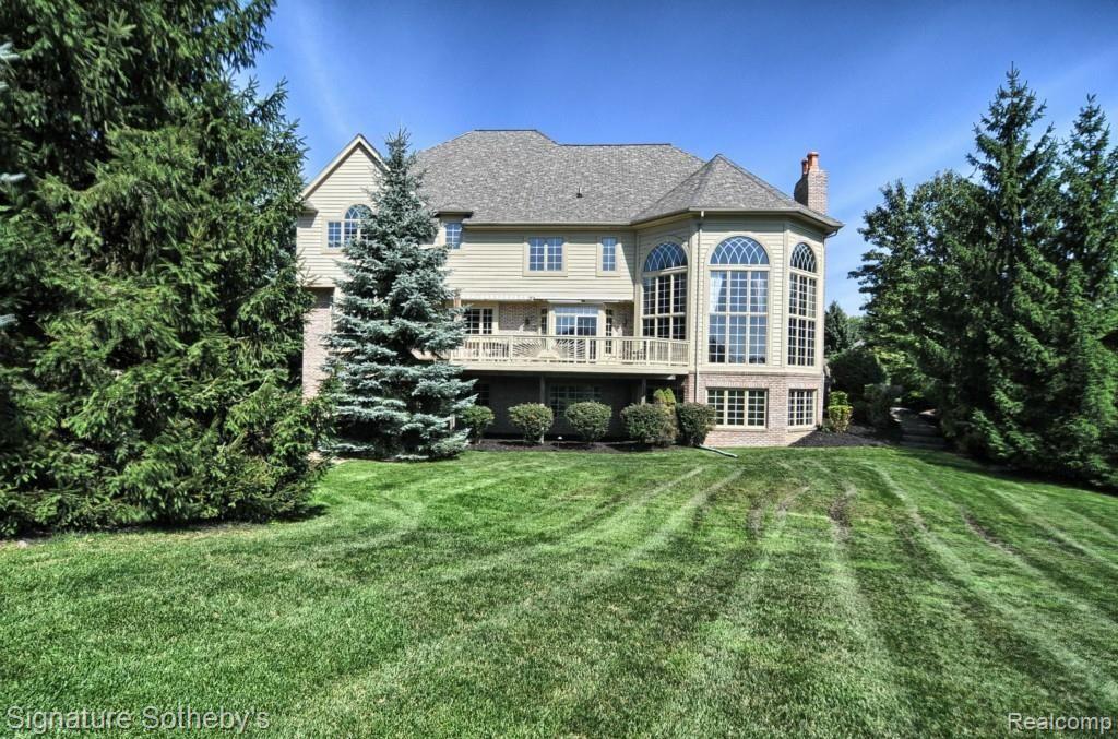 5645 Murfield Drive Rochester, MI 48306 - Photo 3 of 32 Rear.jpg