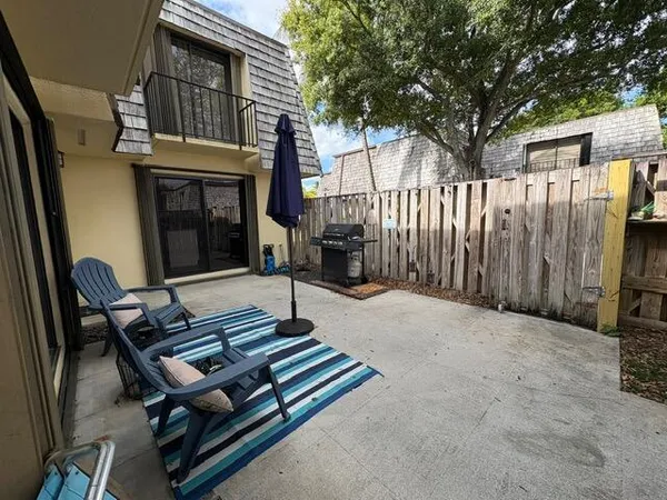 $2,400 | 303 Arabian Road, Palm Springs, FL 33461