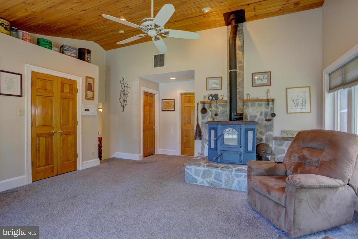 22 Benedict Road Lancaster, PA 17603 - Photo 4 of 36 Gallery Image 4
