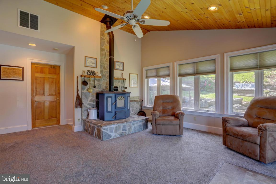 22 Benedict Road Lancaster, PA 17603 - Photo 5 of 36 Gallery Image 5
