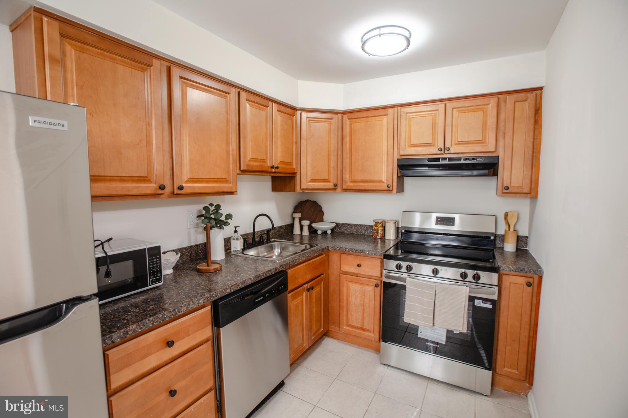 1227 Rainer Road Brookhaven, PA 19015 - Photo 9 of 14