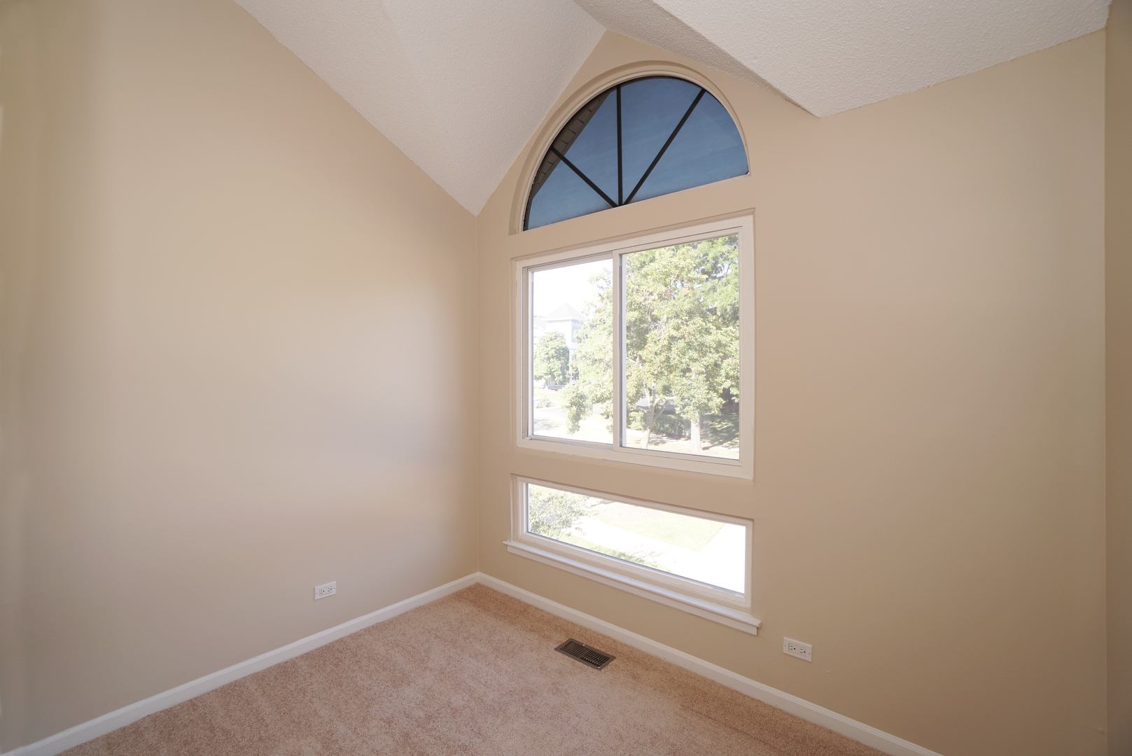 1217 Ranchview Court Buffalo Grove, IL 60089 - Photo 14 of 16 an empty room with a window