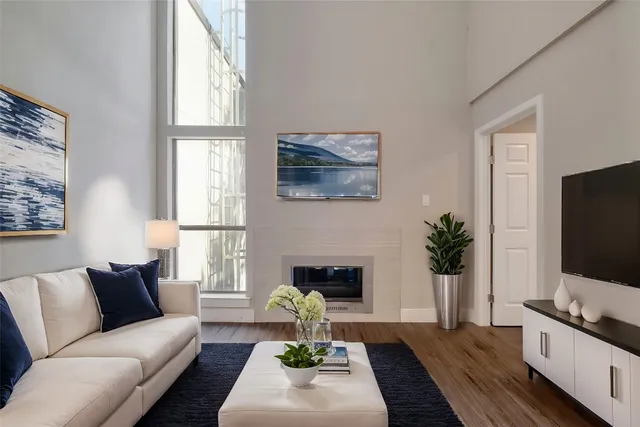 $179,000 | 935 La Posada Drive, Unit 212, Austin, TX 78752