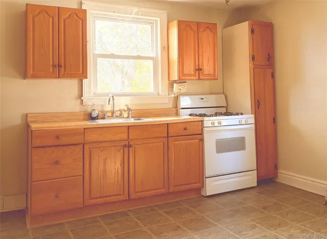 $1,900 | 7 Hudson Avenue, Unit 2, Stony Point, NY 10980