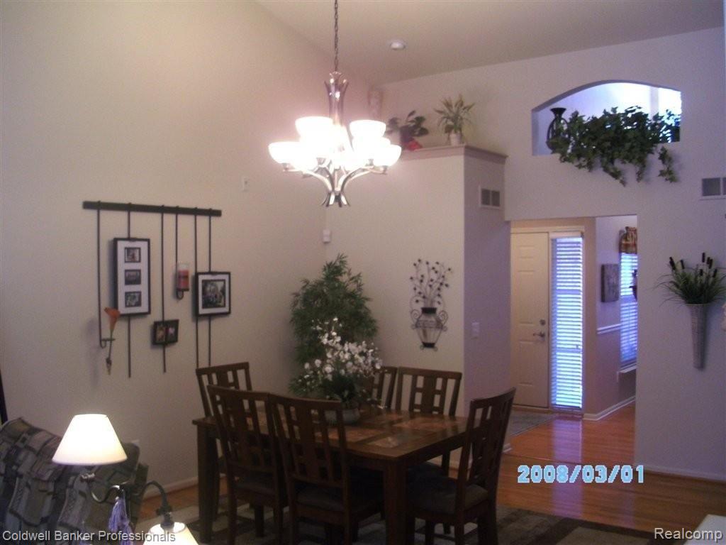 DINING ROOM.JPG