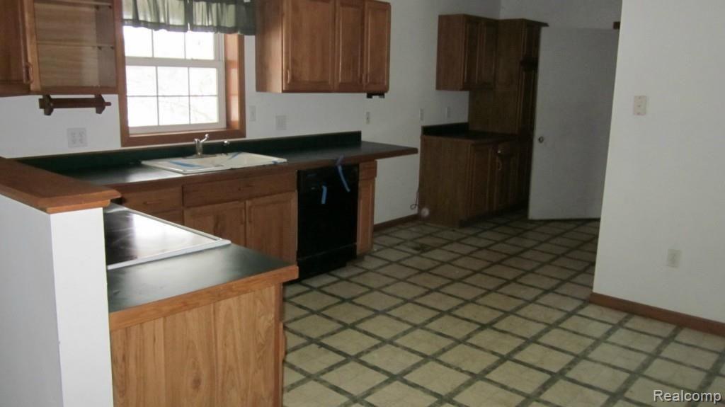 6788 South County Line Road Durand, MI 48429 - Photo 10 of 21 IMG_6877.jpg